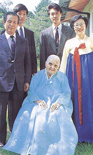 Франциска с приемным сыном и его семьей 