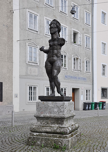 бронзовая статуя Дань уважения Моцарту 